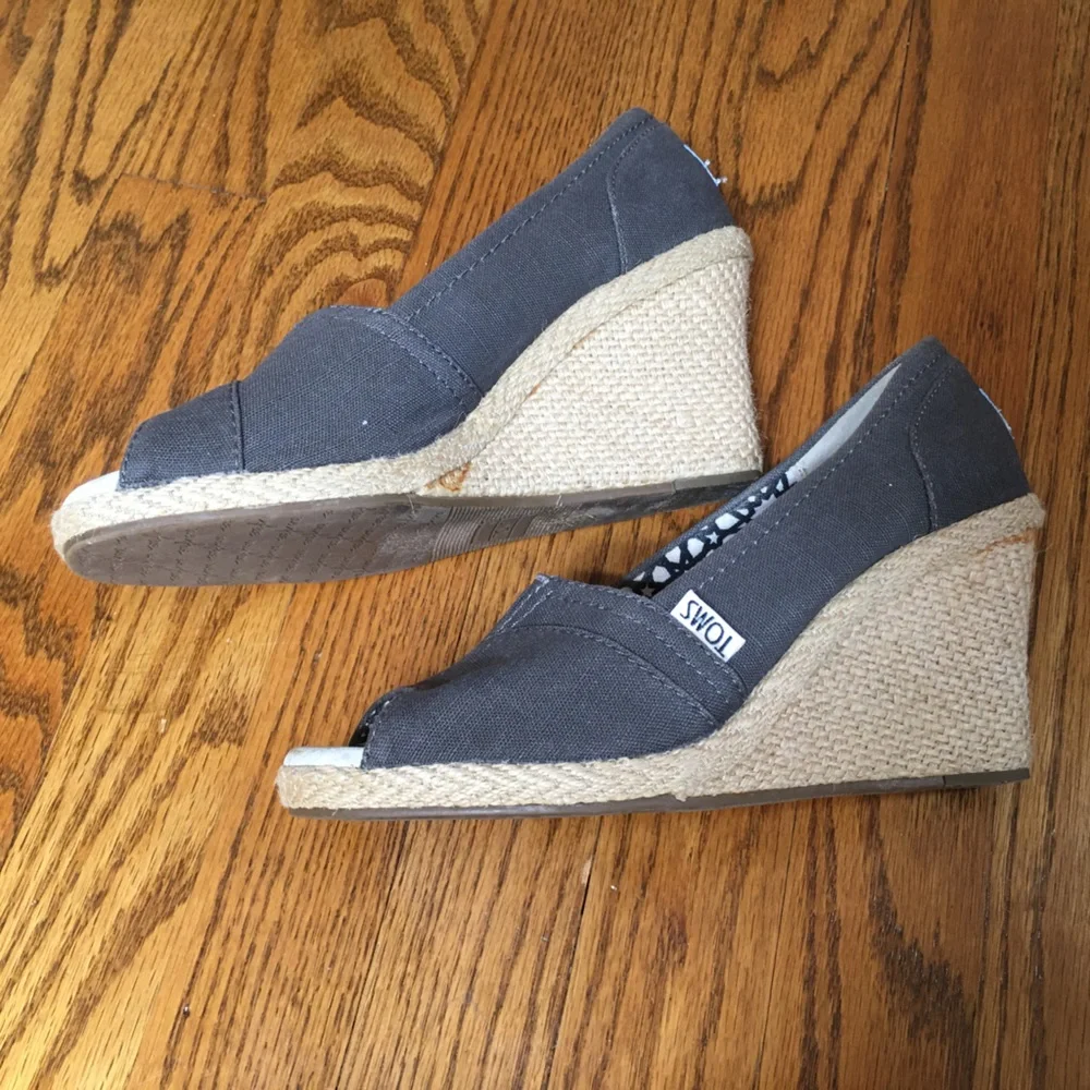 TOMS Women's Gray Grey Open Toe Wedges Shoes